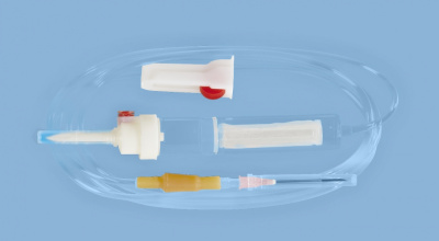 Система для вливаний гемотрансфузионная для крови с пластиковой иглой — 20 шт/уп купить оптом в Калуге
